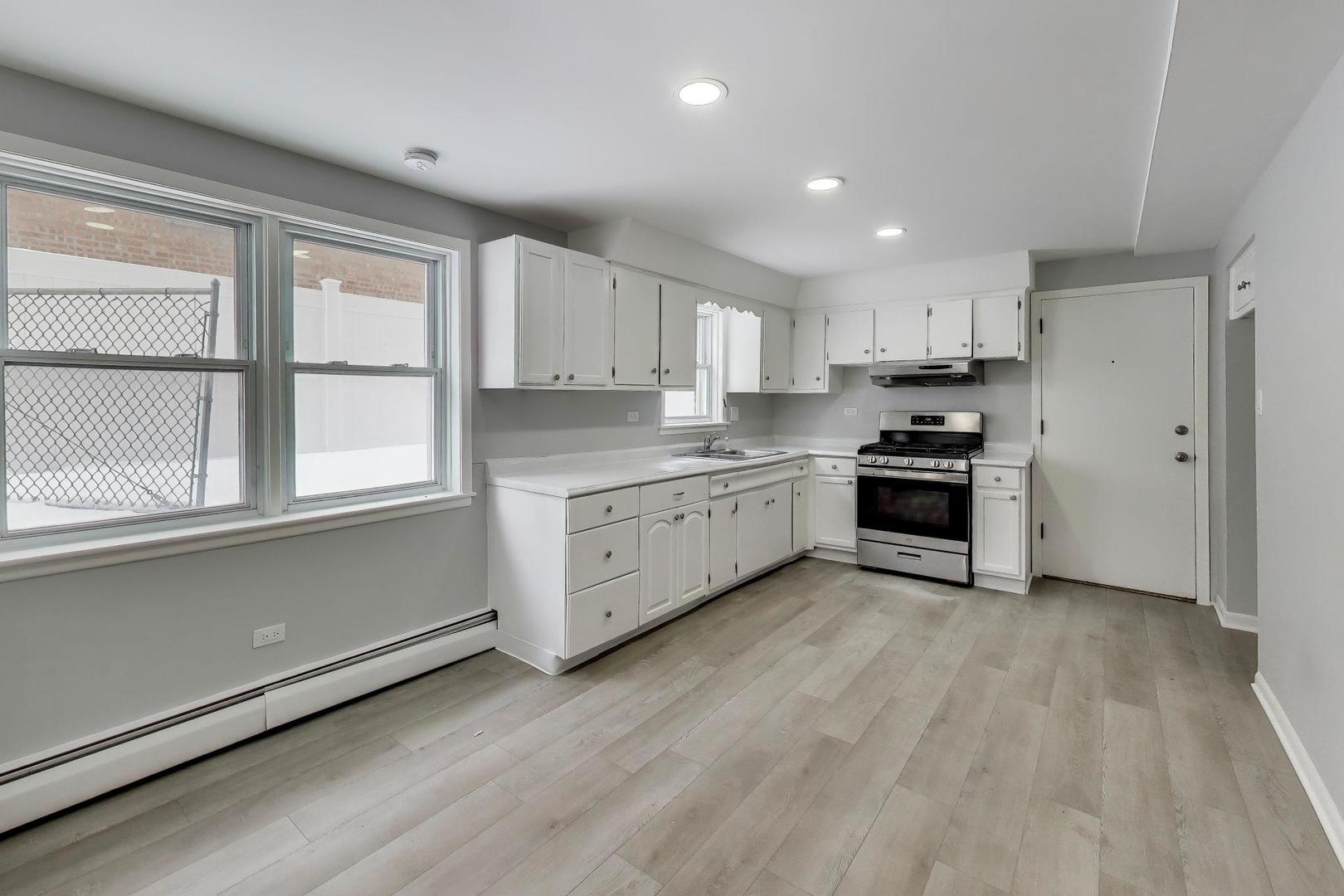 5822 W 79th Street, Burbank, IL 60459