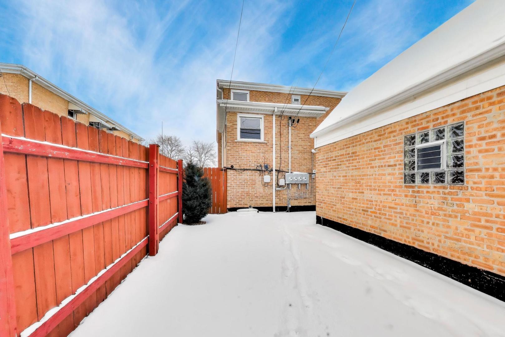 5822 W 79th Street, Burbank, IL 60459