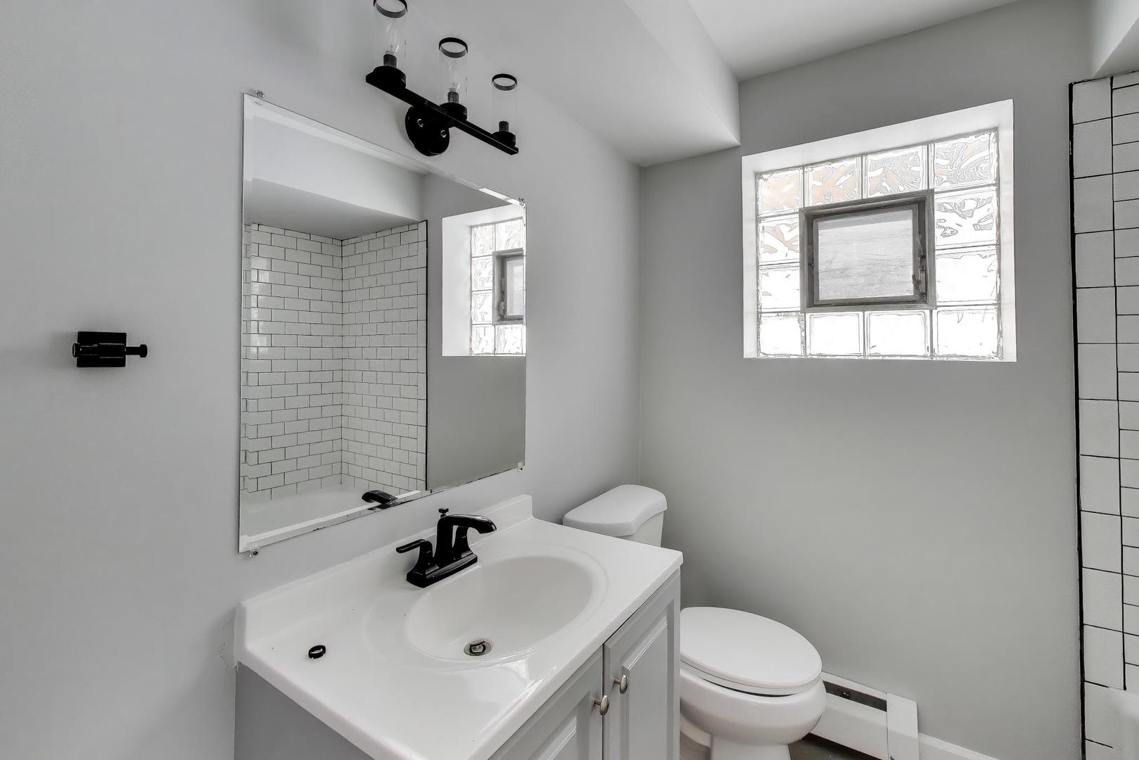 5822 W 79th Street, Burbank, IL 60459