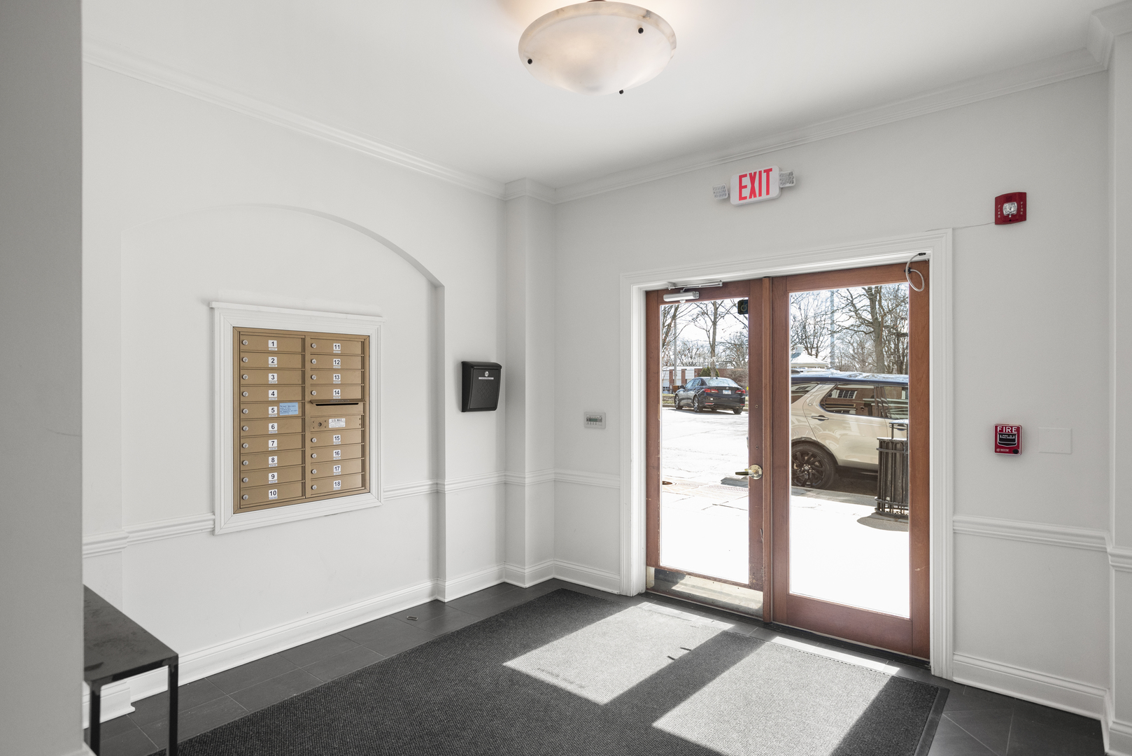 10 E Scranton Avenue #202B, Lake Bluff, IL 60044