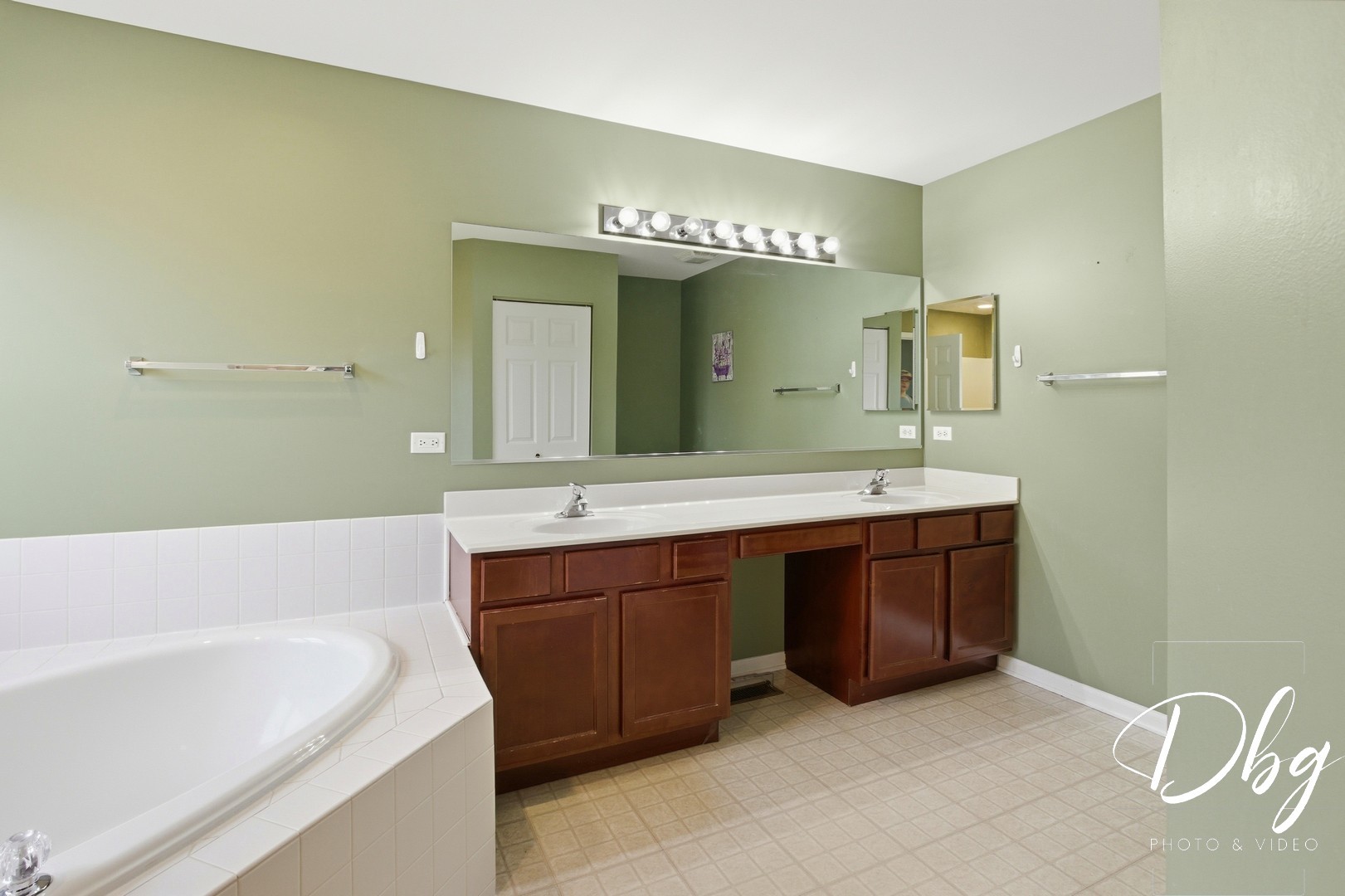 1007 Park Avenue, Lake Villa, IL 60046