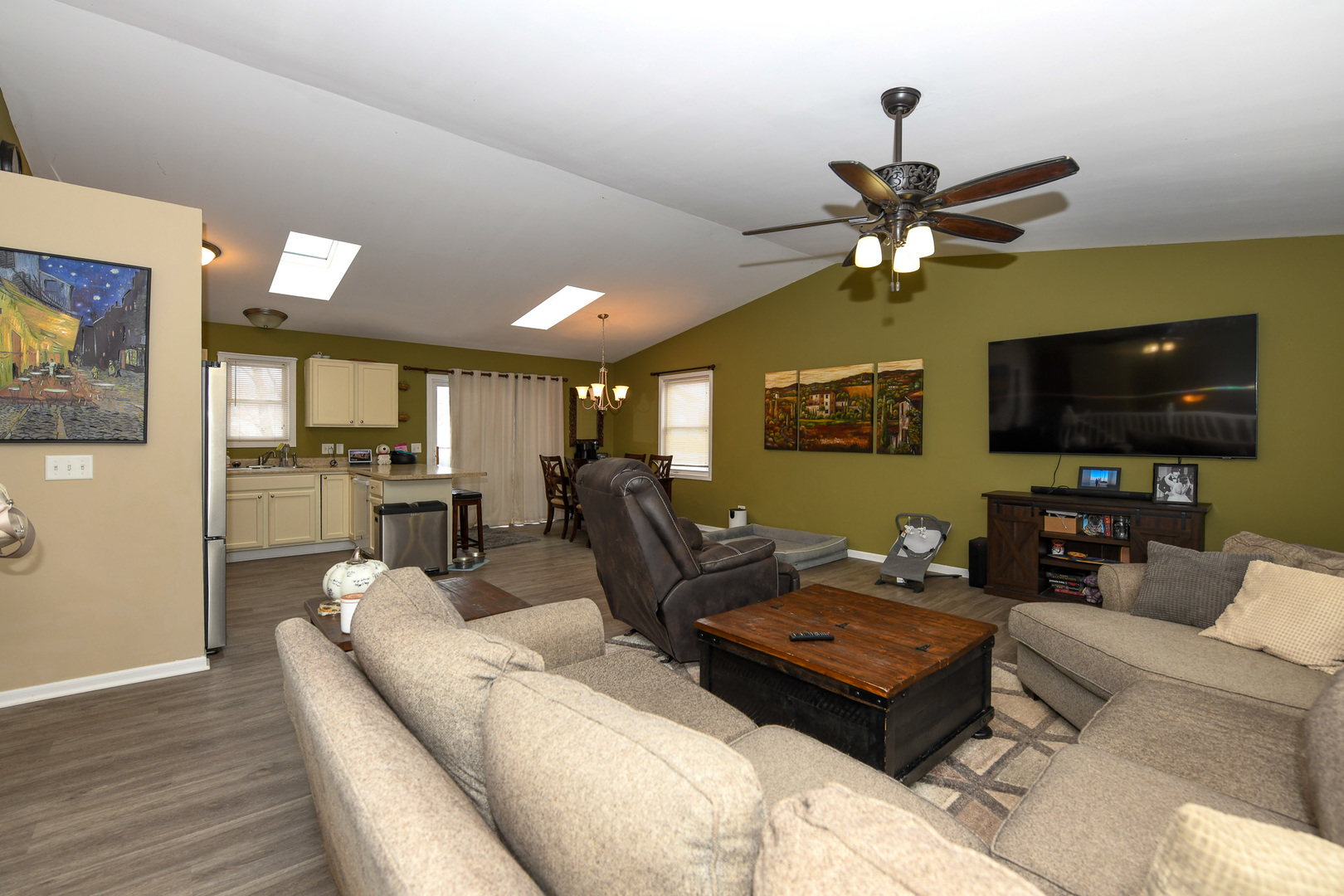 1033 White Pine Drive, Antioch, IL 60002