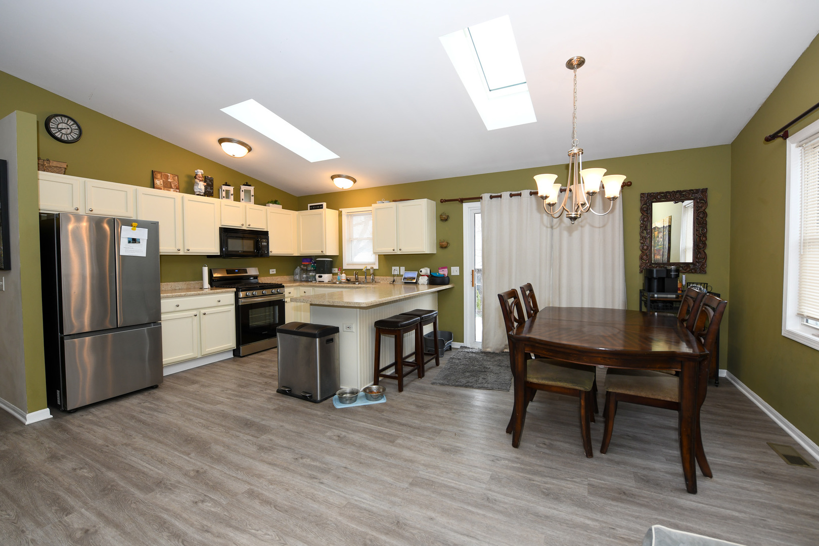 1033 White Pine Drive, Antioch, IL 60002