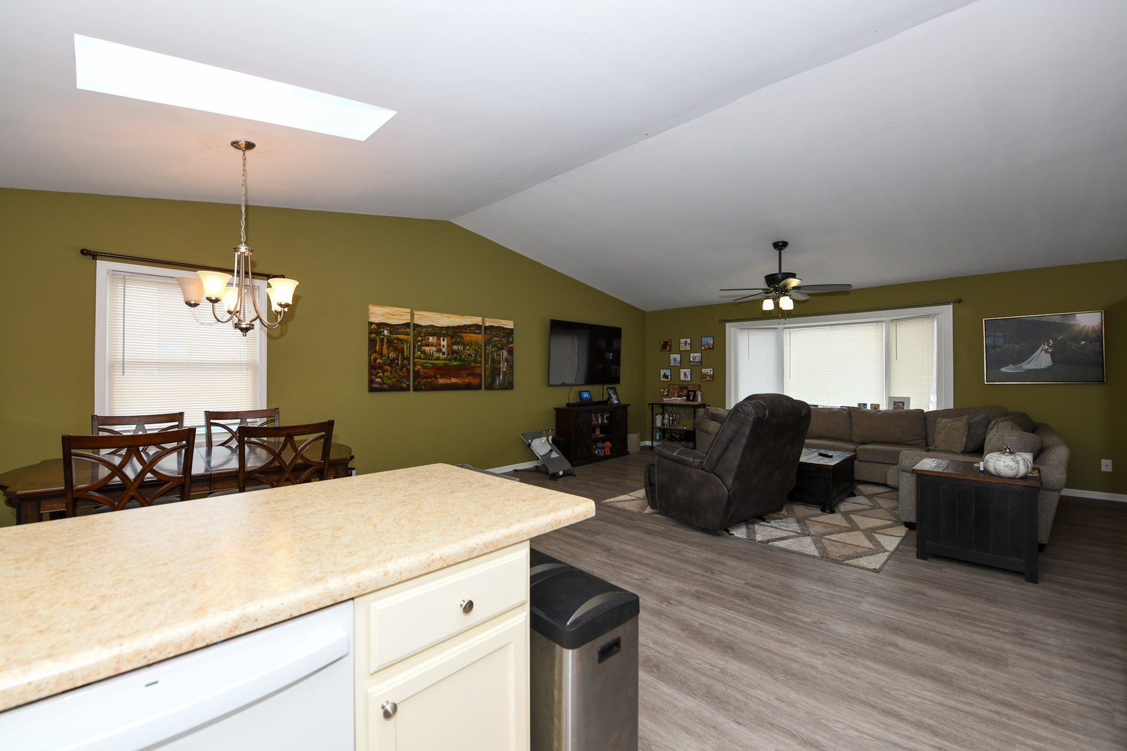 1033 White Pine Drive, Antioch, IL 60002