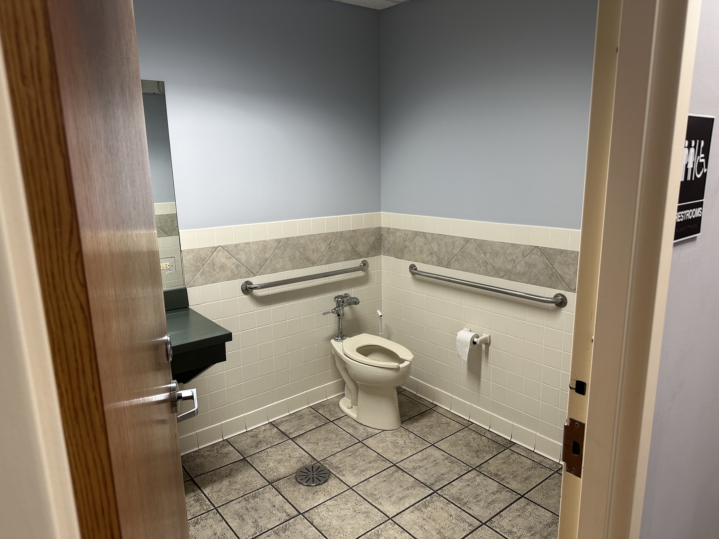 5950 Lincoln Avenue #W, Lisle, IL 60532