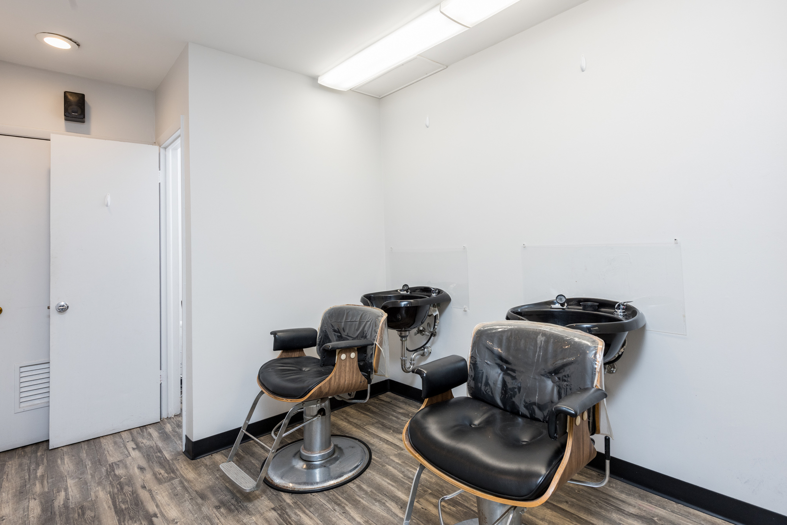 2052 Western Avenue, Waukegan, IL 60087