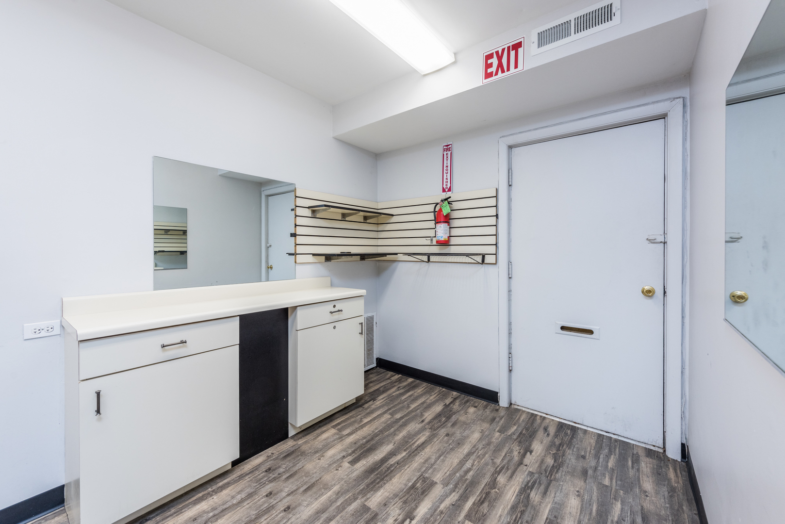 2052 Western Avenue, Waukegan, IL 60087