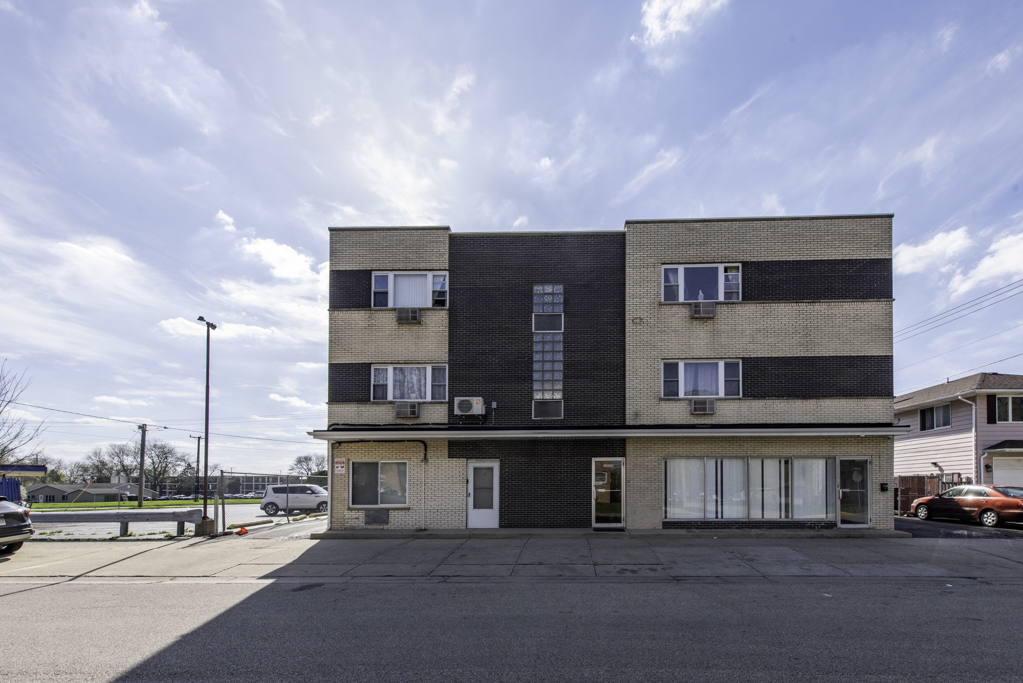 2052 Western Avenue, Waukegan, IL 60087