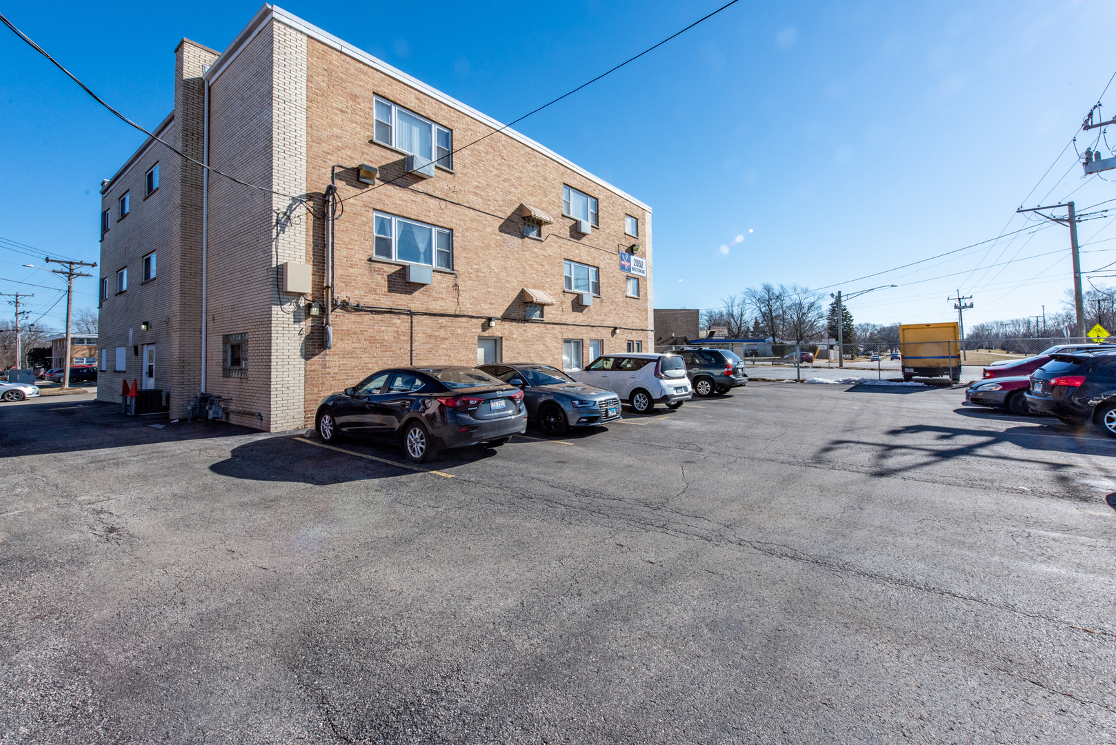 2052 Western Avenue, Waukegan, IL 60087