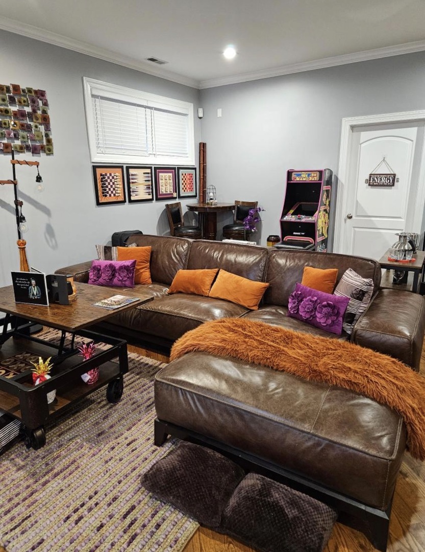 3560 S Giles Avenue #G, Chicago, IL 60653