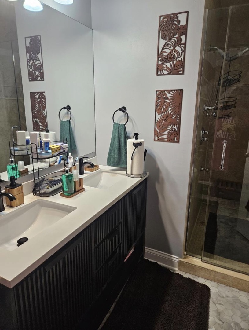 3560 S Giles Avenue #G, Chicago, IL 60653