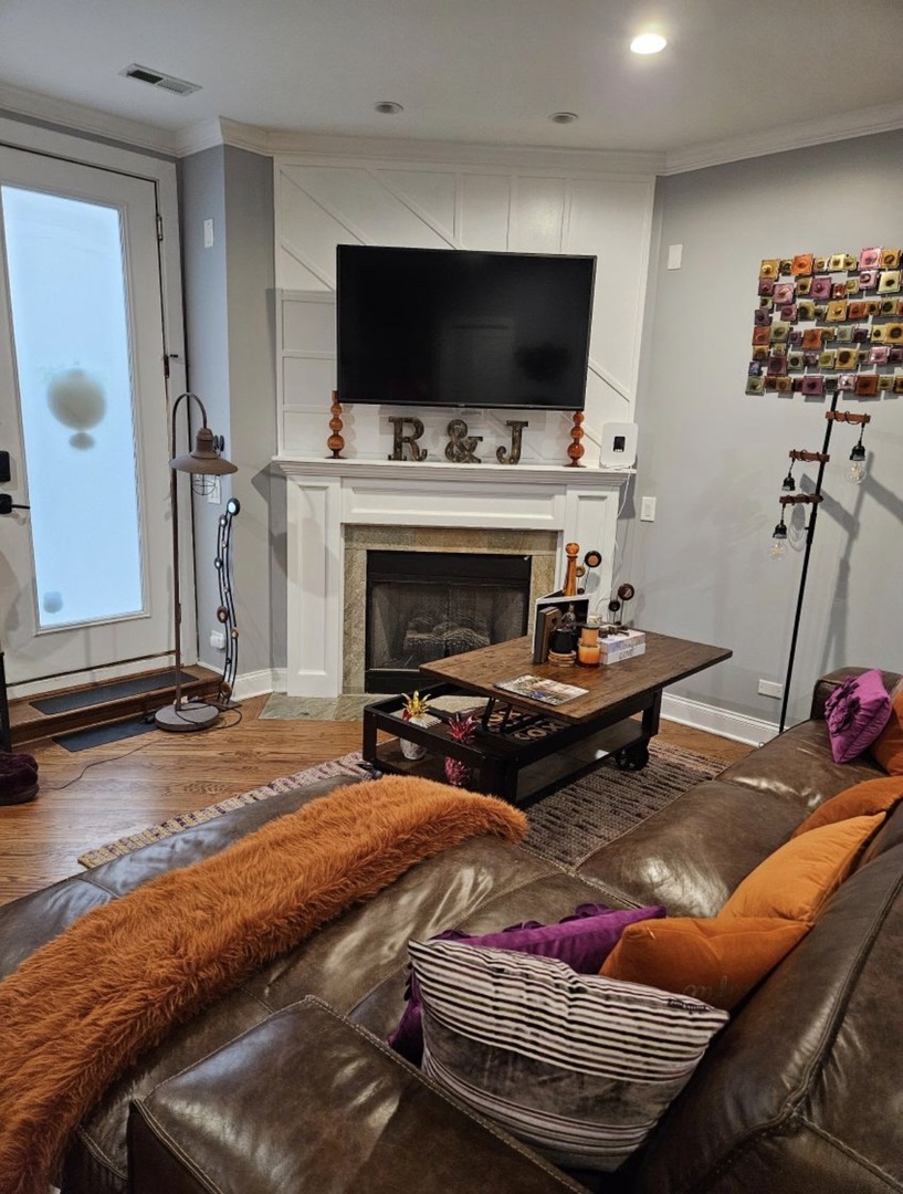 3560 S Giles Avenue #G, Chicago, IL 60653