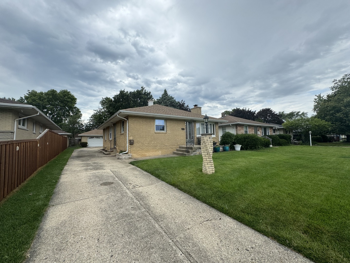 1807 Oakland Avenue, Crest Hill, IL 60403