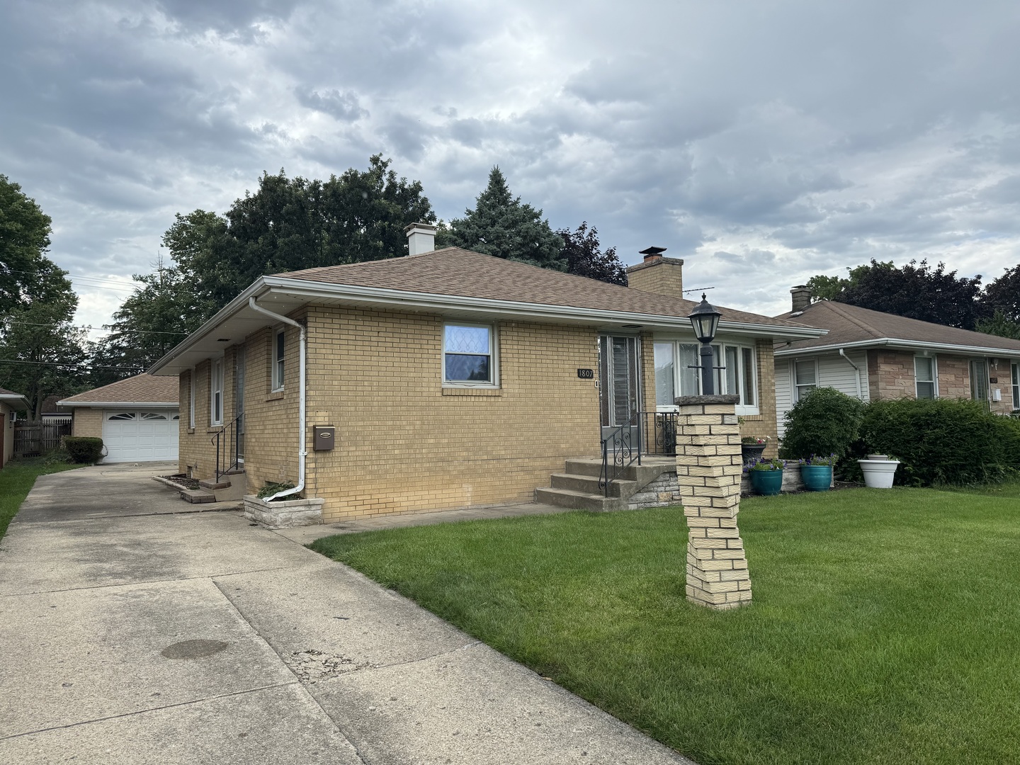 1807 Oakland Avenue, Crest Hill, IL 60403