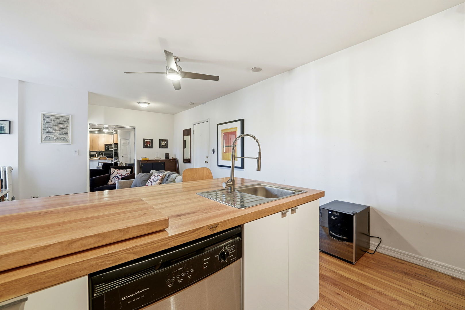 1413 W Farwell Avenue #D3, Chicago, IL 60626