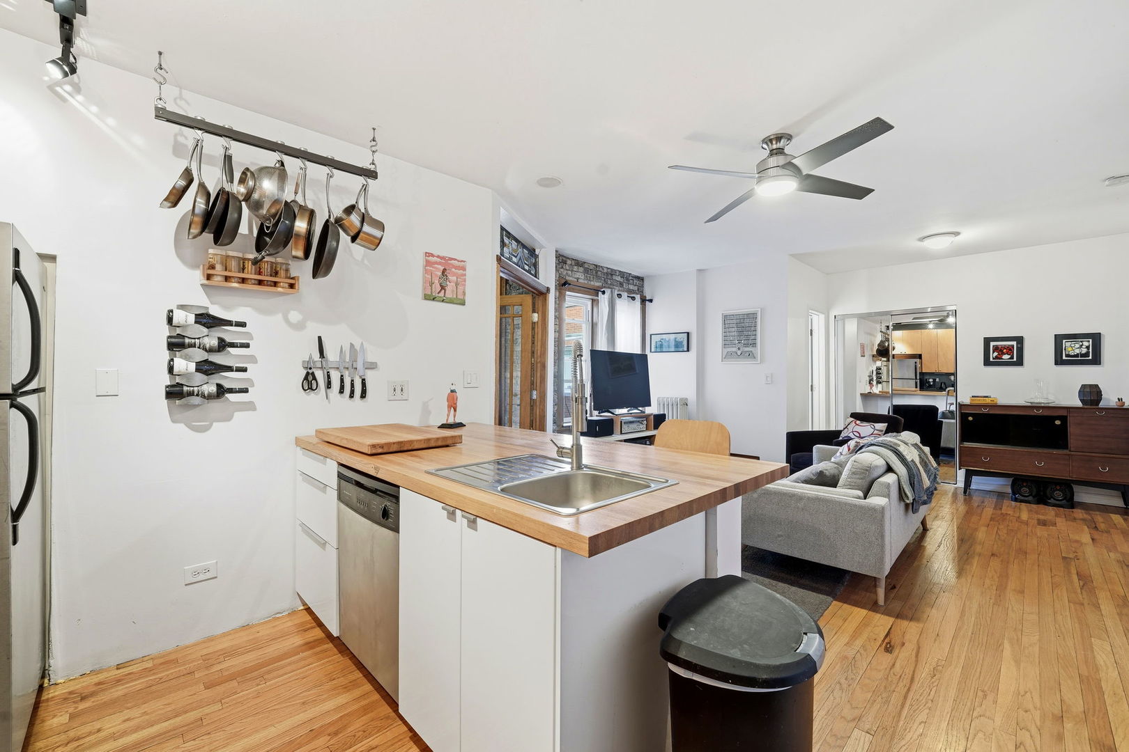 1413 W Farwell Avenue #D3, Chicago, IL 60626