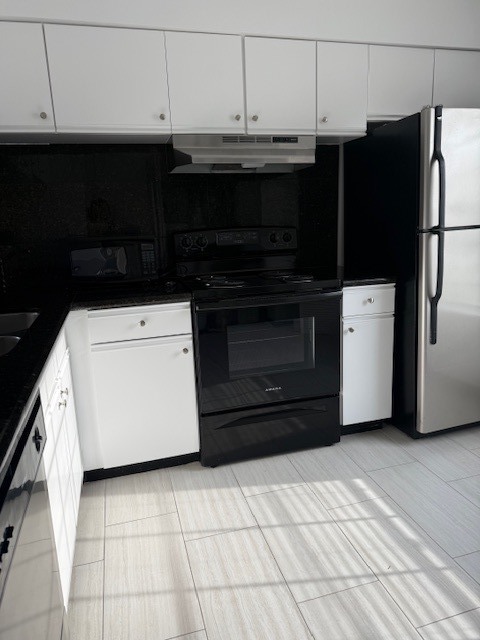 130 Crest Wood Court #5, Schaumburg, IL 60195