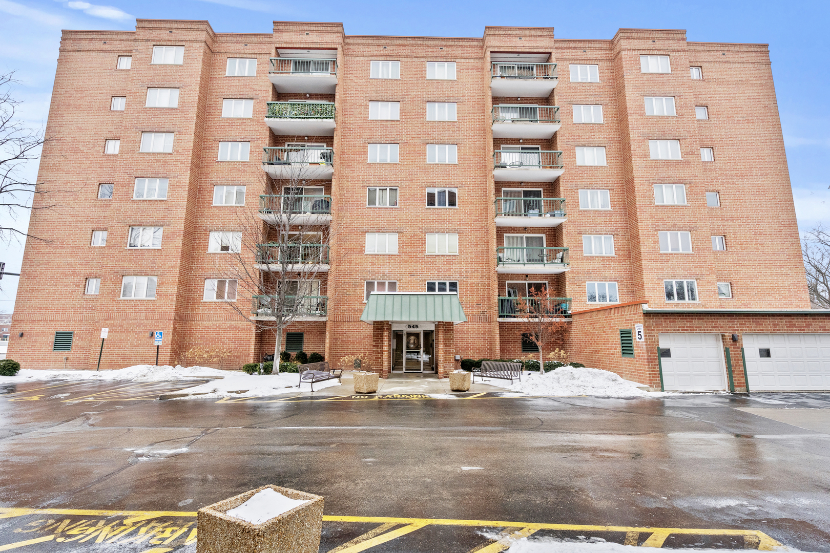 545 S River Road #307, Des Plaines, IL 60016