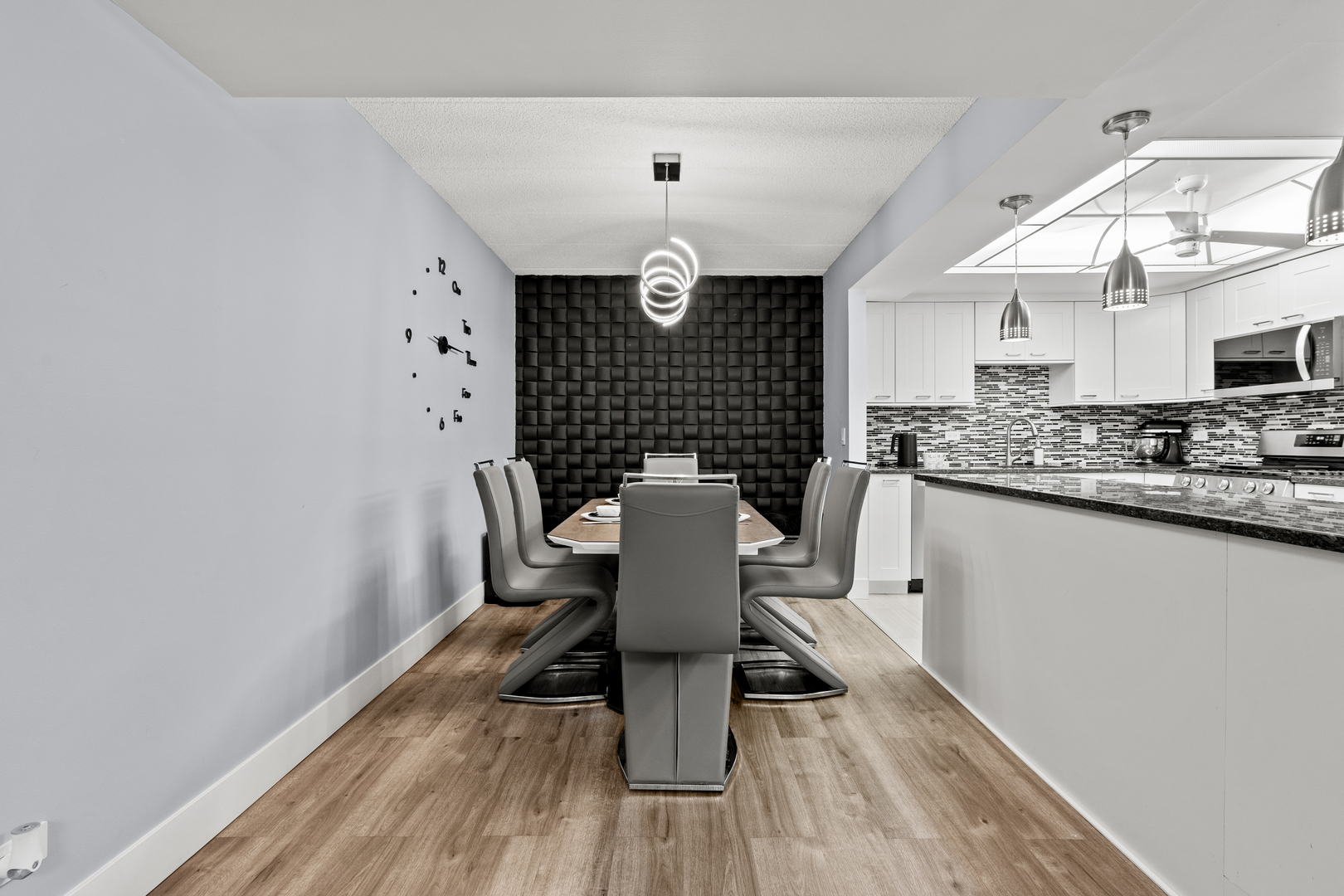 545 S River Road #307, Des Plaines, IL 60016