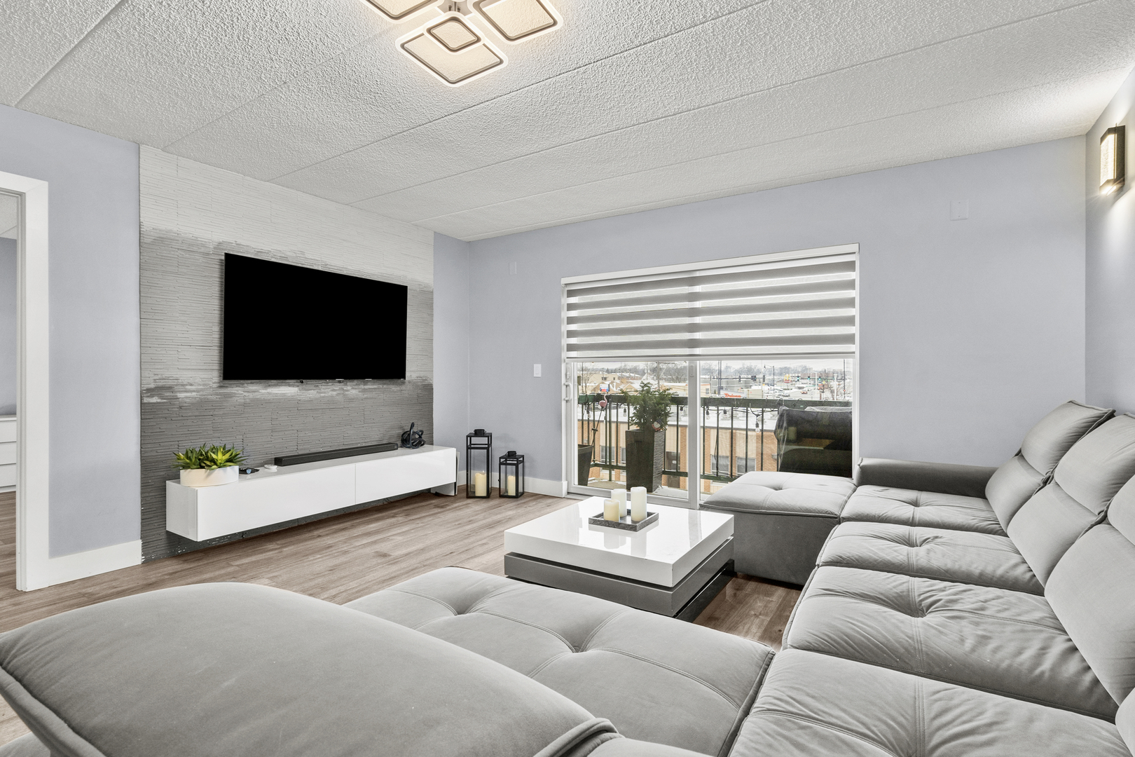 545 S River Road #307, Des Plaines, IL 60016