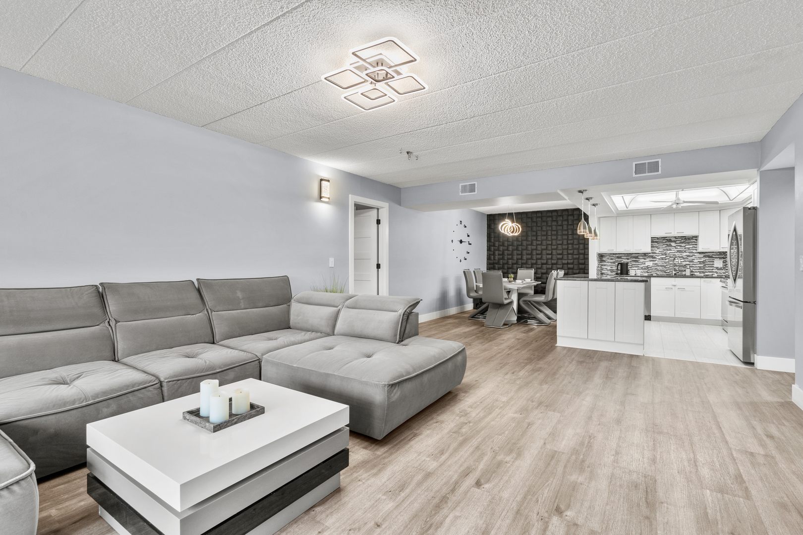 545 S River Road #307, Des Plaines, IL 60016