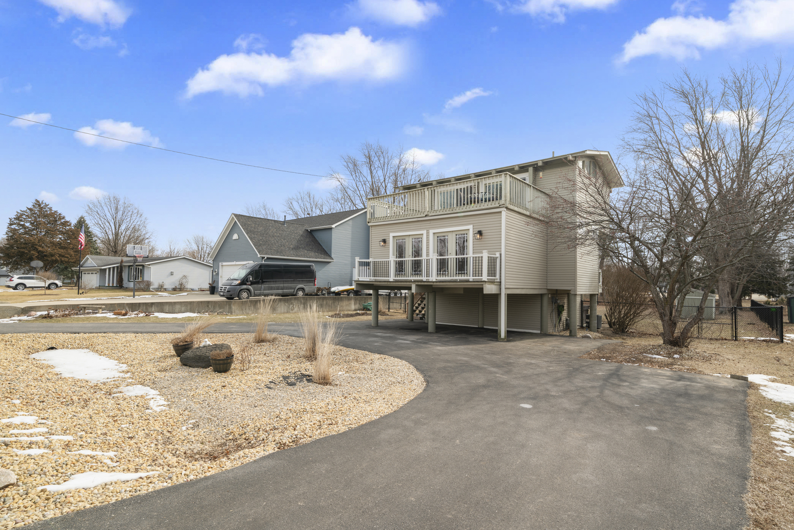 1740 Holiday Drive, Lake Holiday, IL 60548