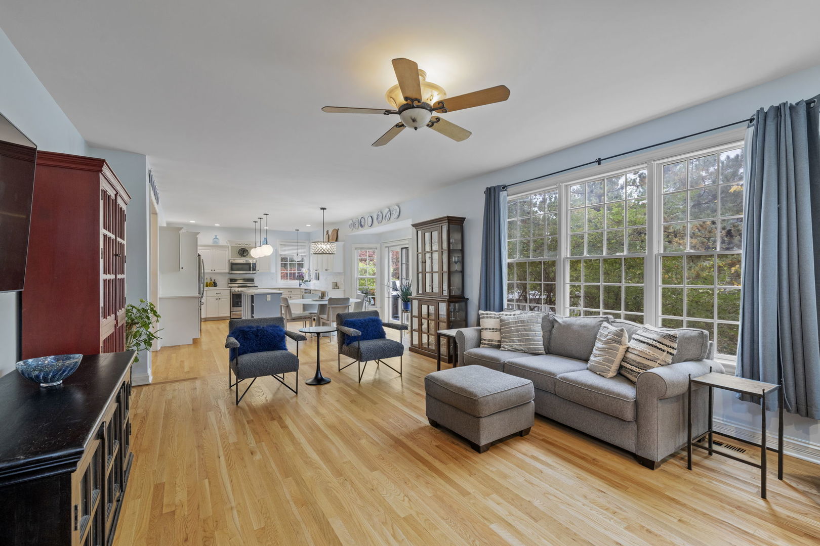 3855 Glendenning Road, Downers Grove, IL 60515