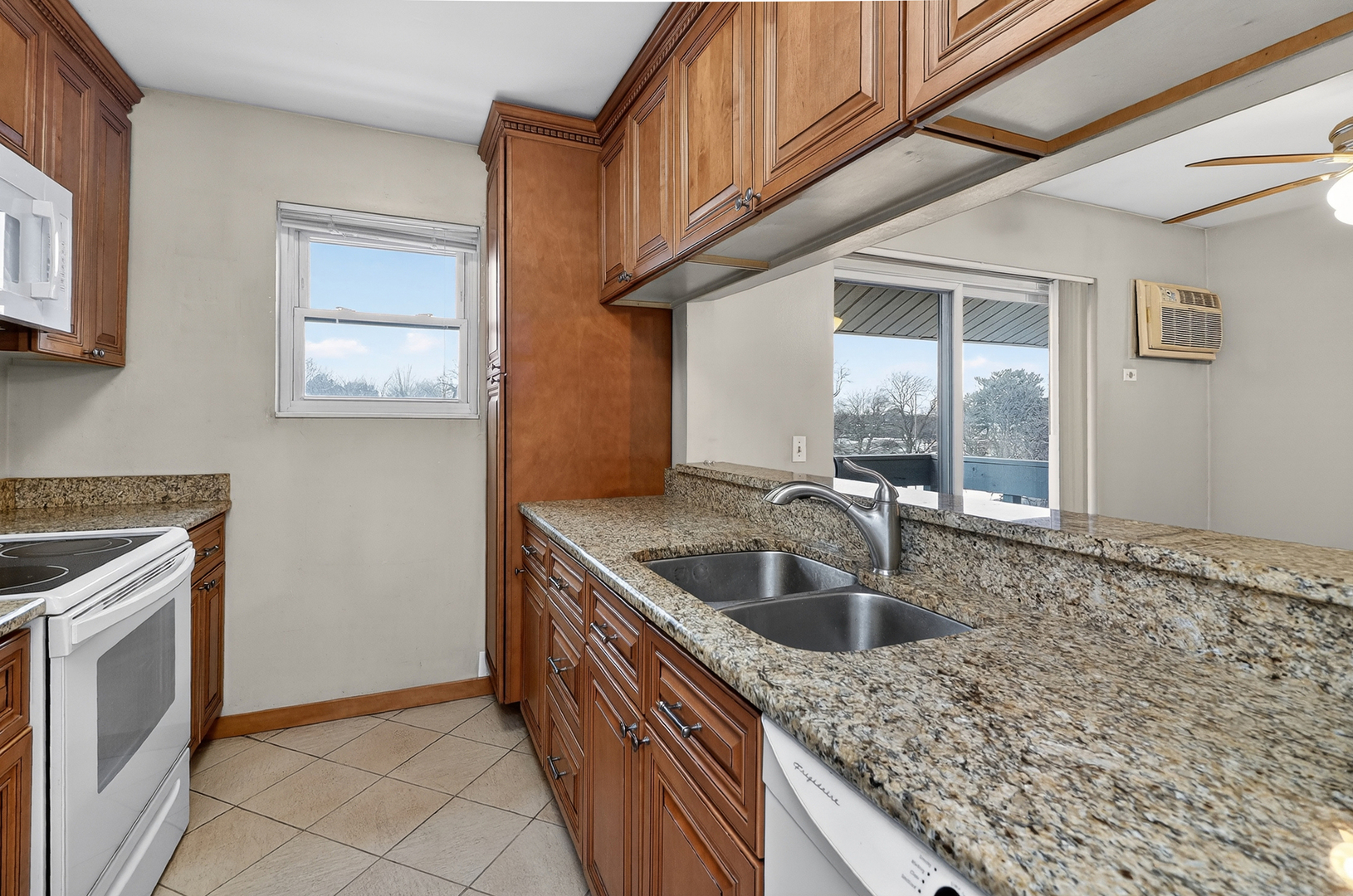 1351 N Winslowe Drive #302, Palatine, IL 60074