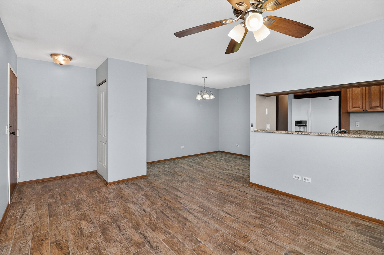 1351 N Winslowe Drive #302, Palatine, IL 60074