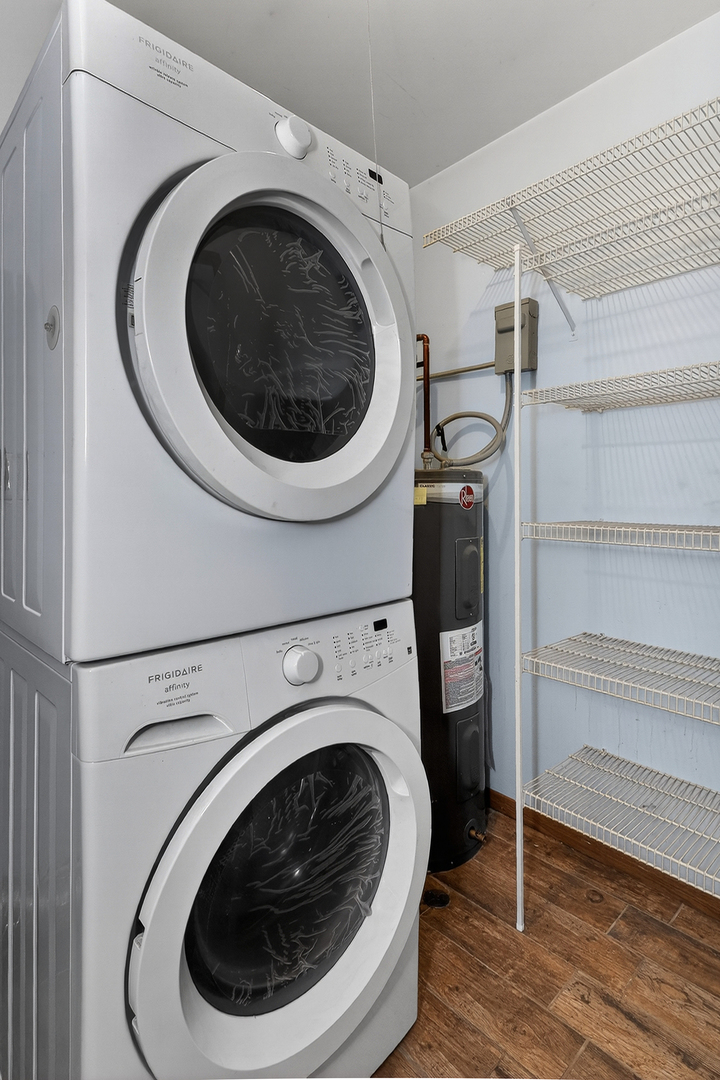 1351 N Winslowe Drive #302, Palatine, IL 60074