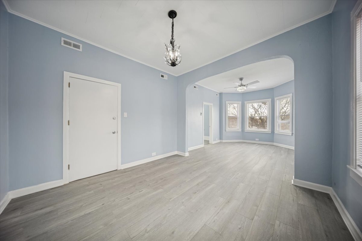 3134 W 39th Place #2nd, Chicago, IL 60632