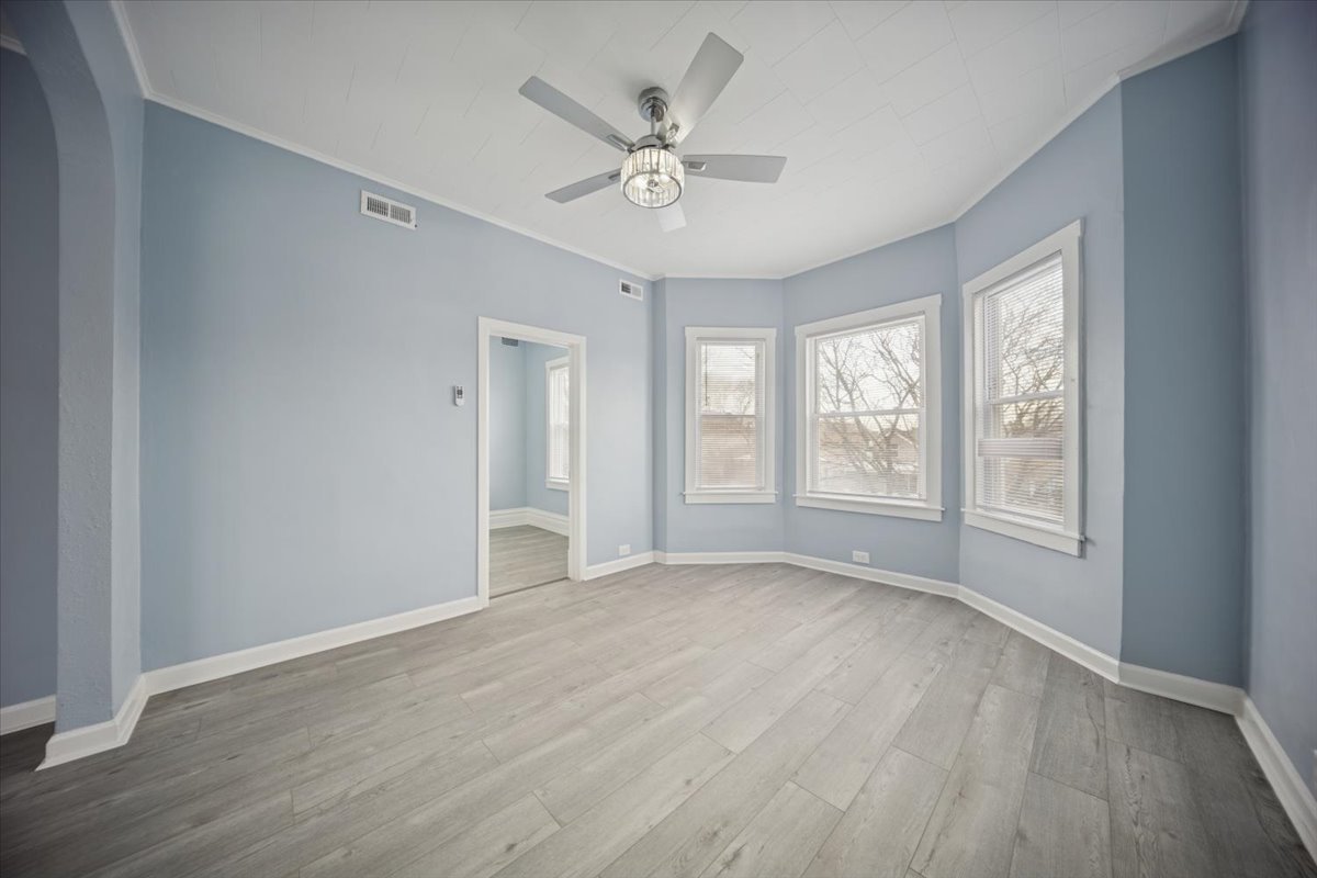 3134 W 39th Place #2nd, Chicago, IL 60632