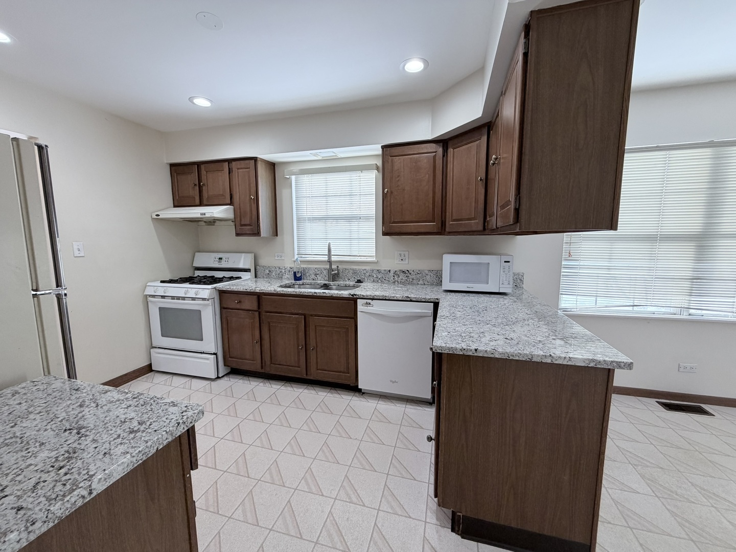 1817 Altoona Court, Schaumburg, IL 60194