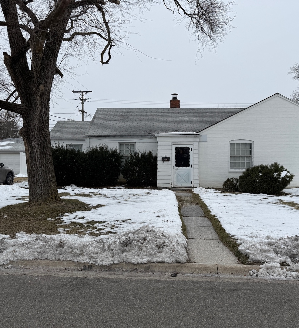 1811 N Raynor Avenue, Crest Hill, IL 60403