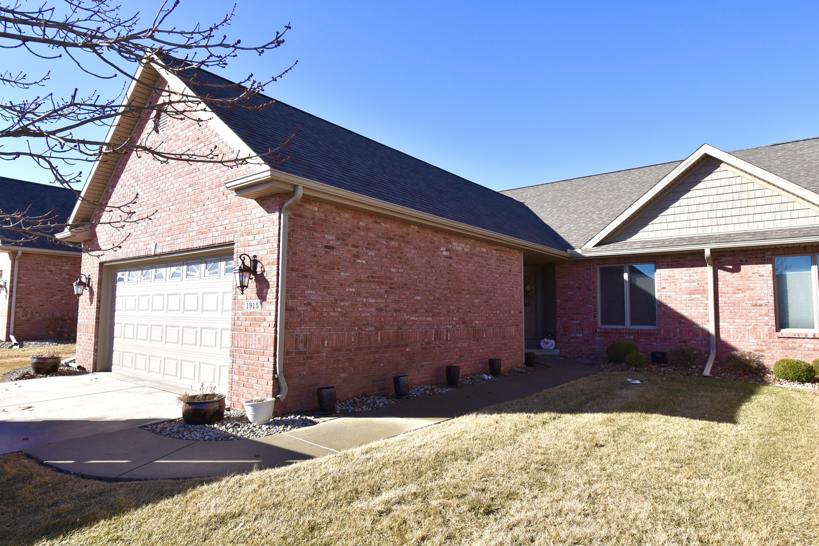 1915 Dunraven Road, Bloomington, IL 61704