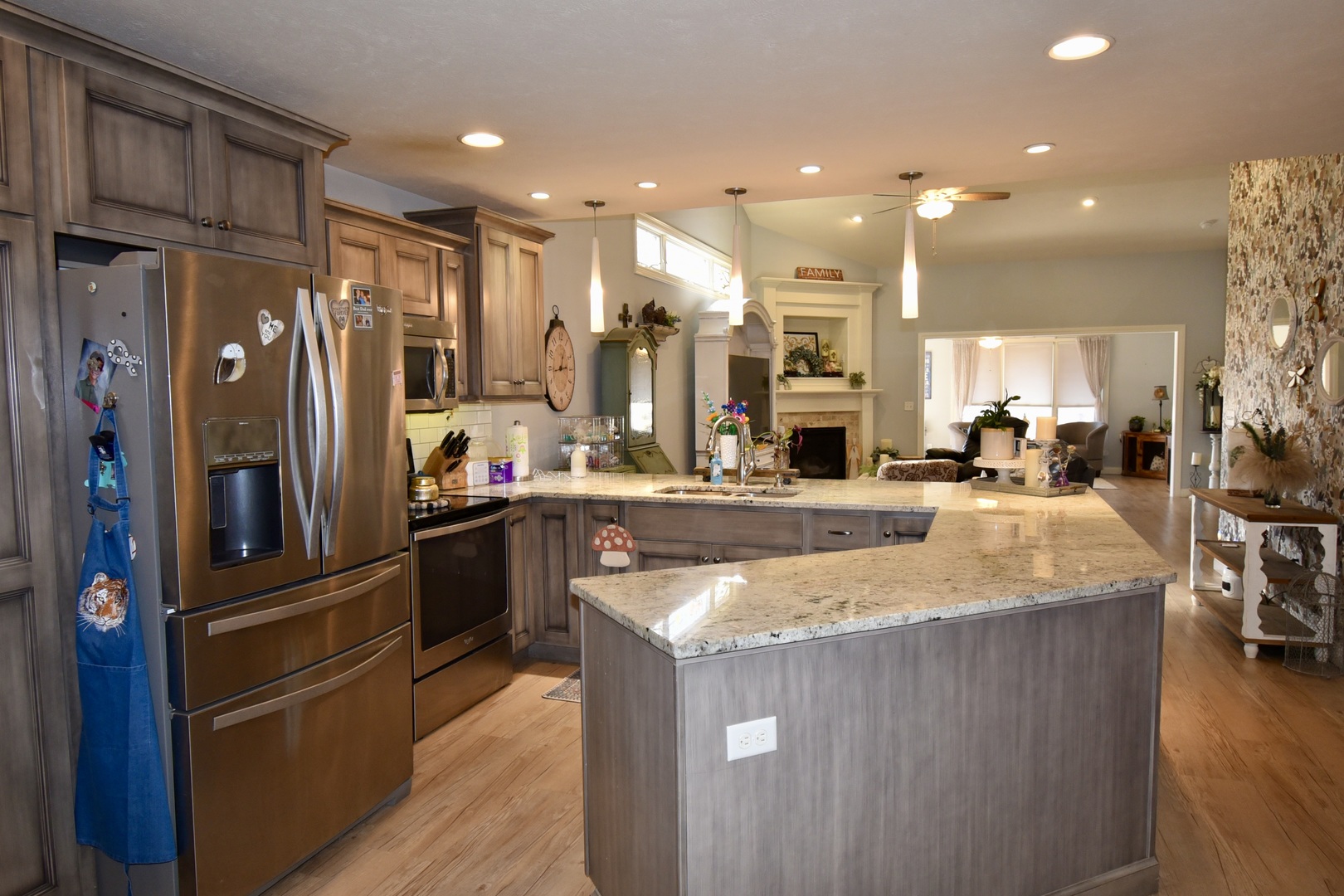 1915 Dunraven Road, Bloomington, IL 61704