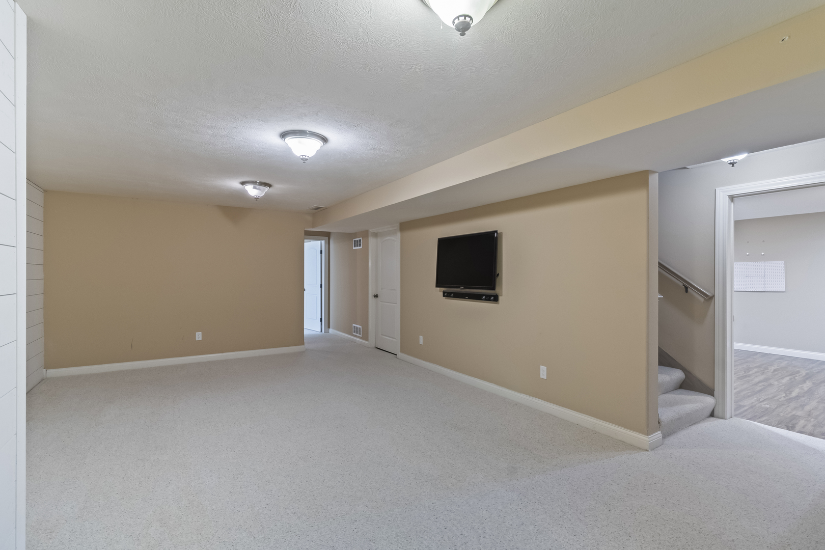 1915 Dunraven Road, Bloomington, IL 61704