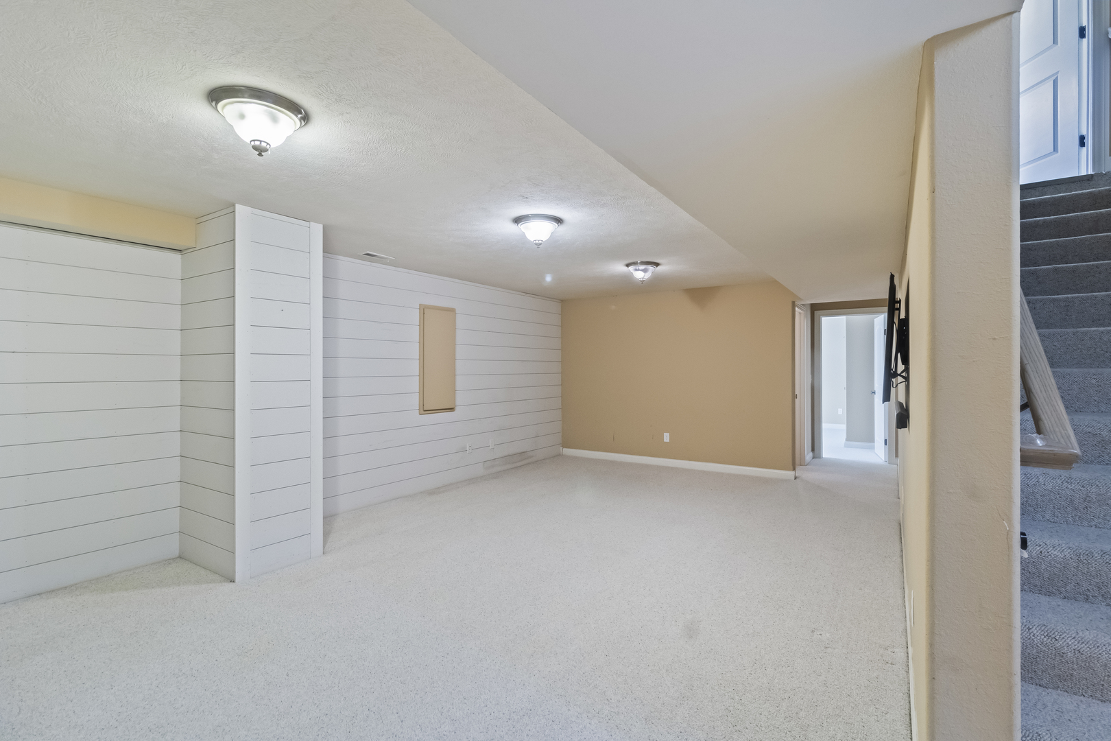 1915 Dunraven Road, Bloomington, IL 61704