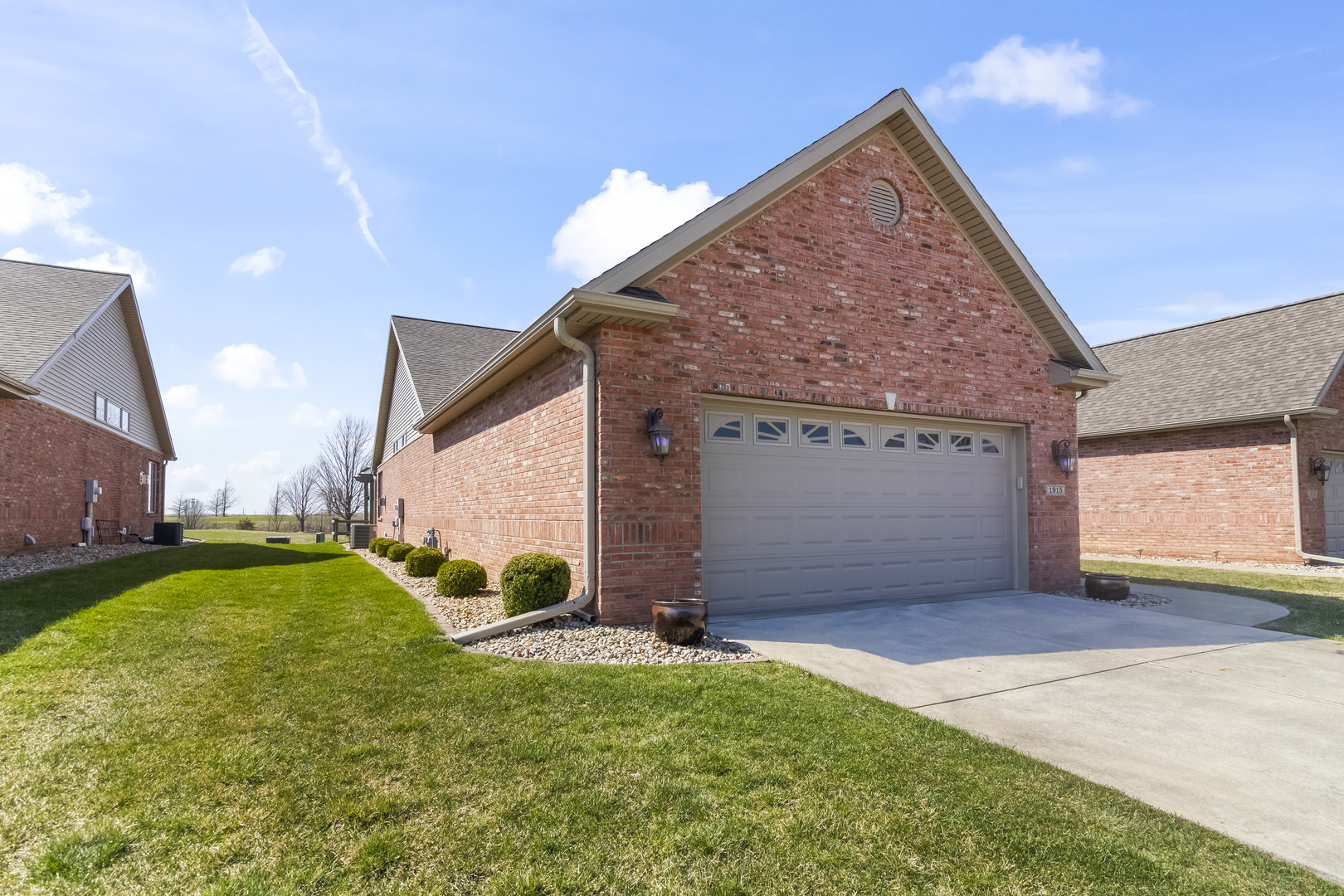 1915 Dunraven Road, Bloomington, IL 61704