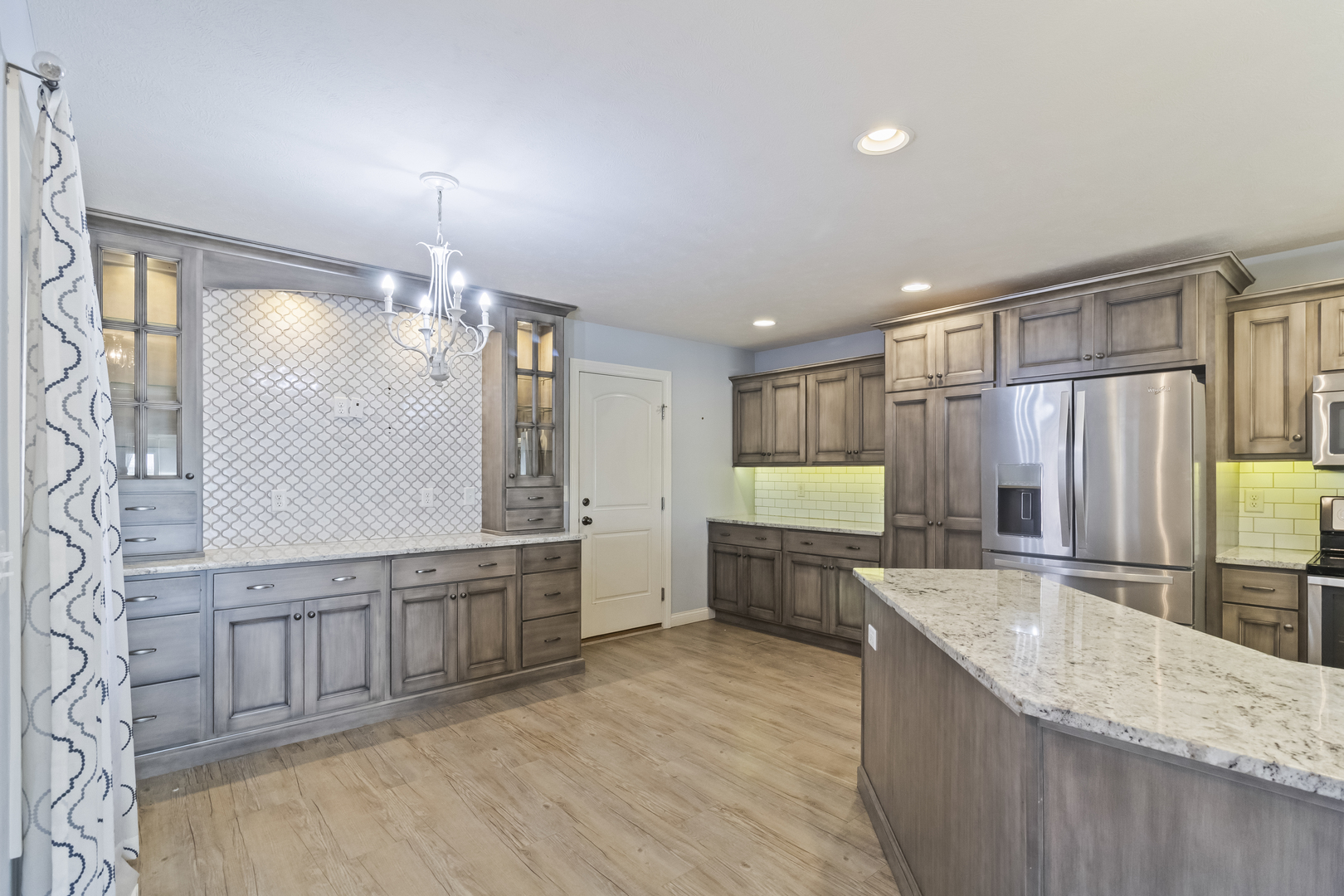 1915 Dunraven Road, Bloomington, IL 61704