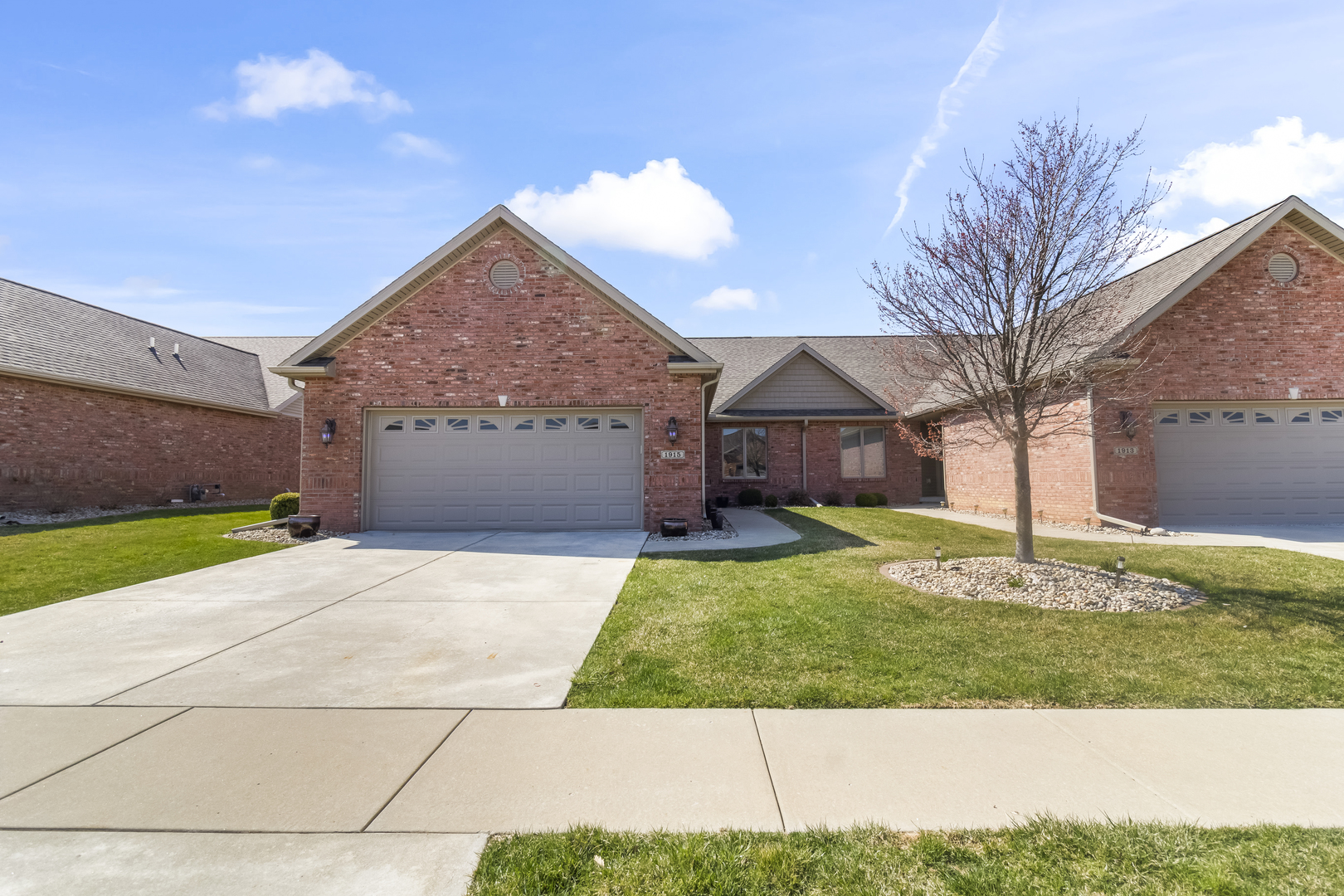 1915 Dunraven Road, Bloomington, IL 61704