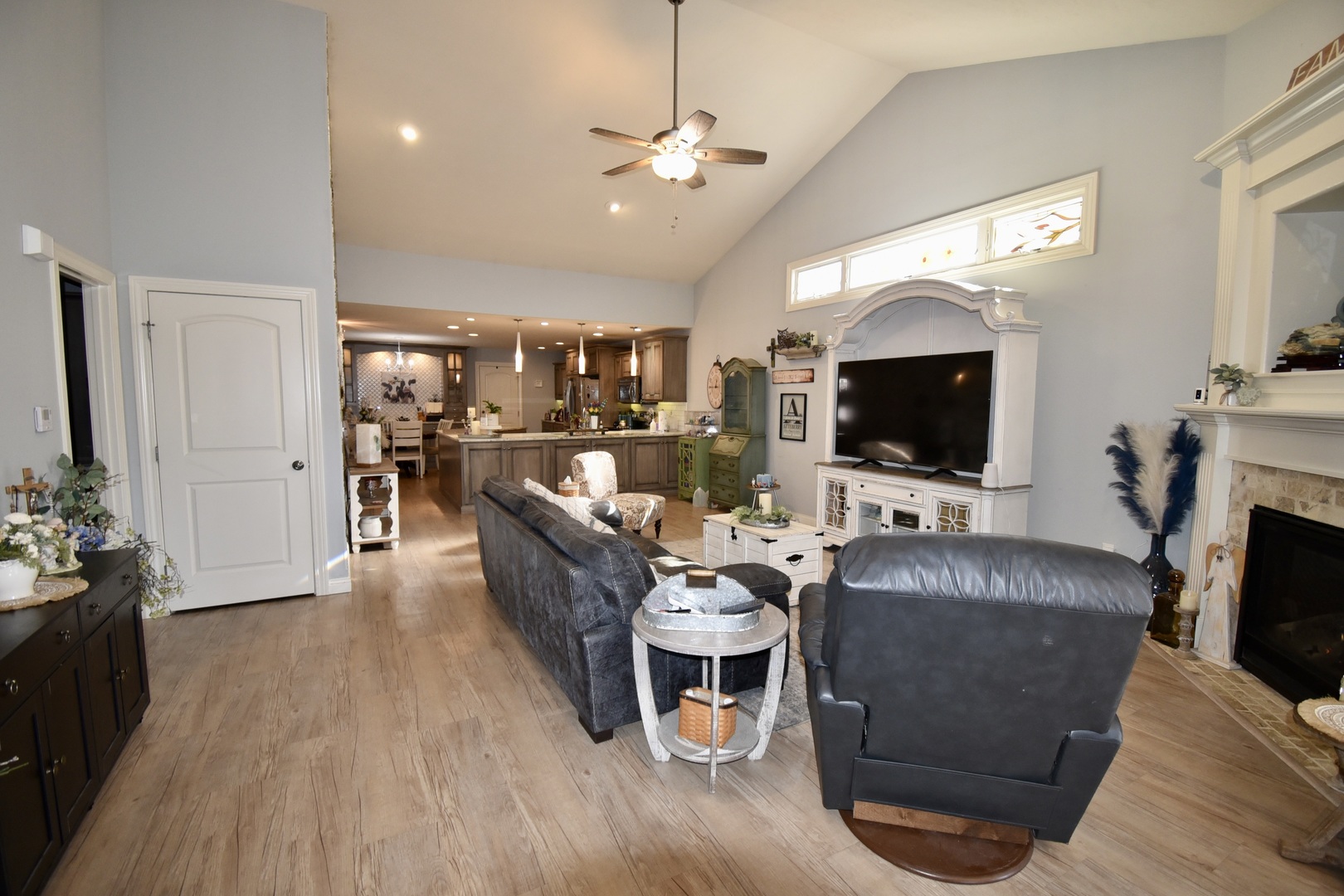 1915 Dunraven Road, Bloomington, IL 61704