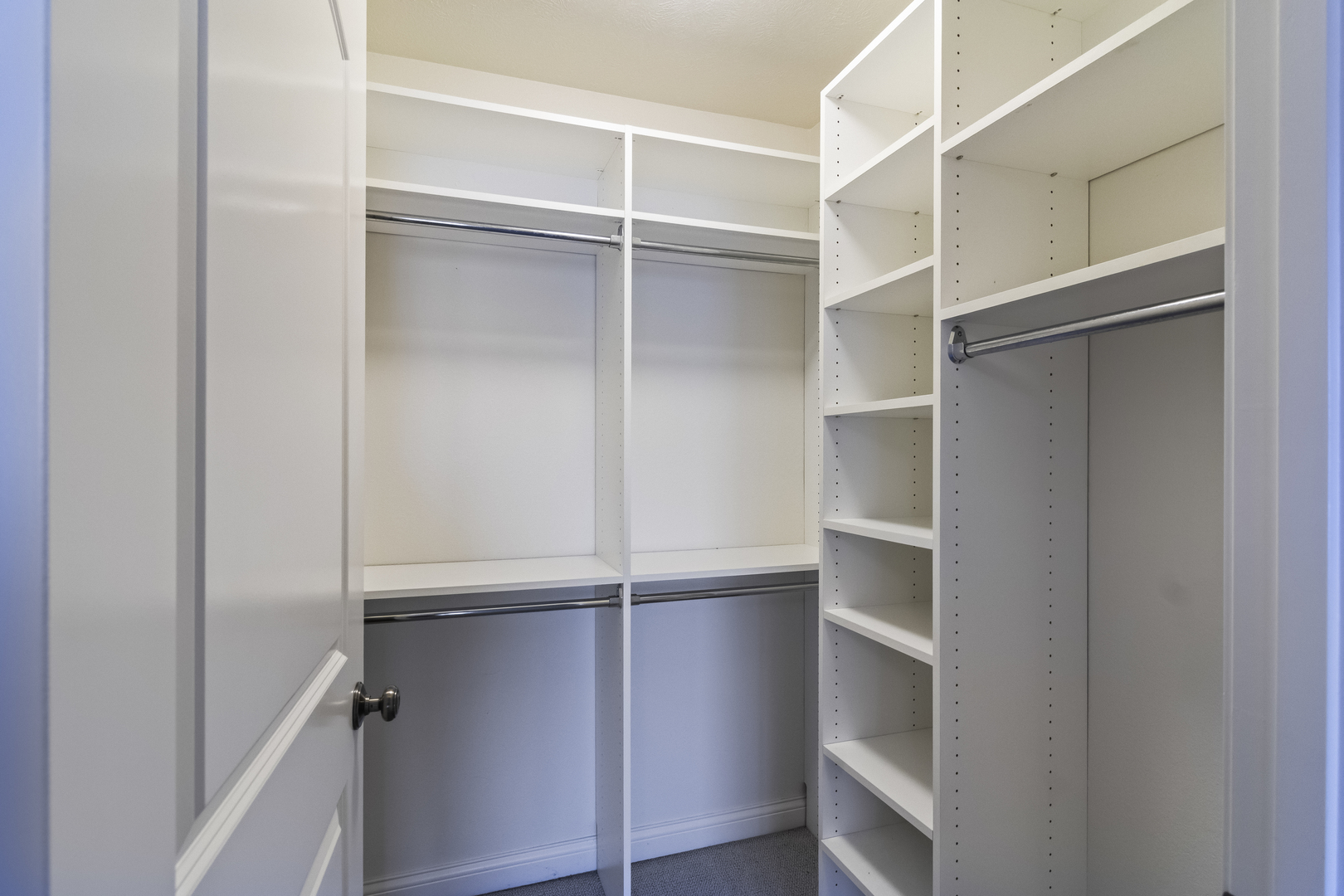 1915 Dunraven Road, Bloomington, IL 61704