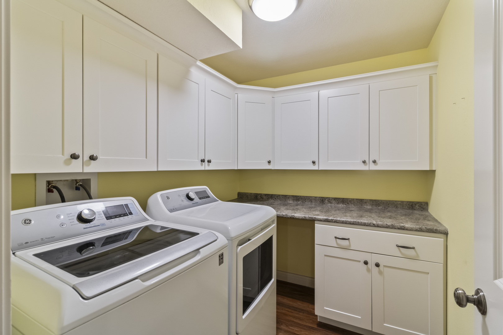 1915 Dunraven Road, Bloomington, IL 61704