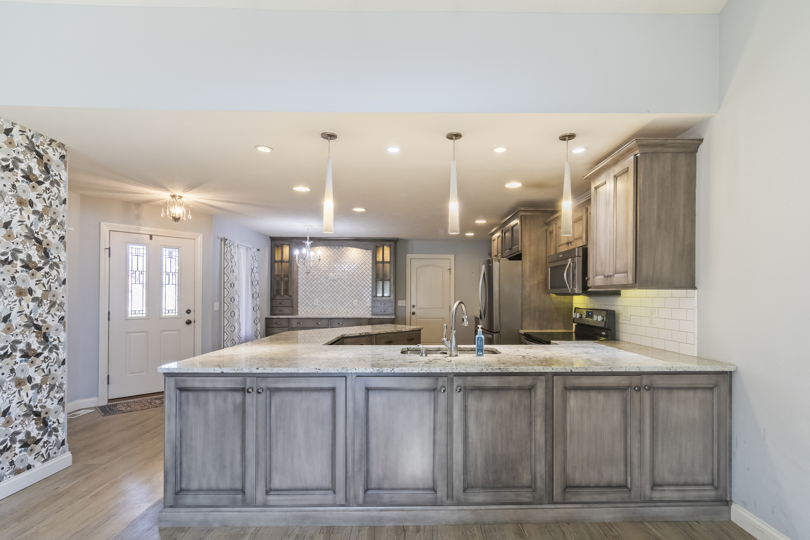 1915 Dunraven Road, Bloomington, IL 61704