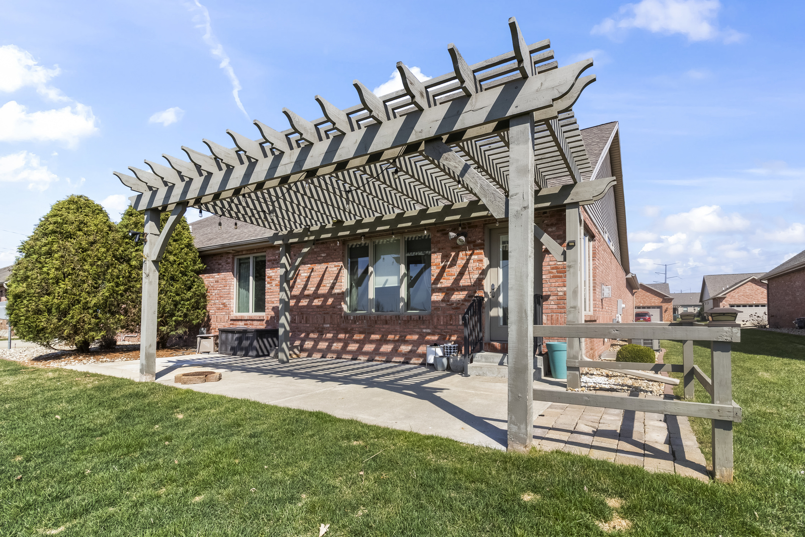 1915 Dunraven Road, Bloomington, IL 61704