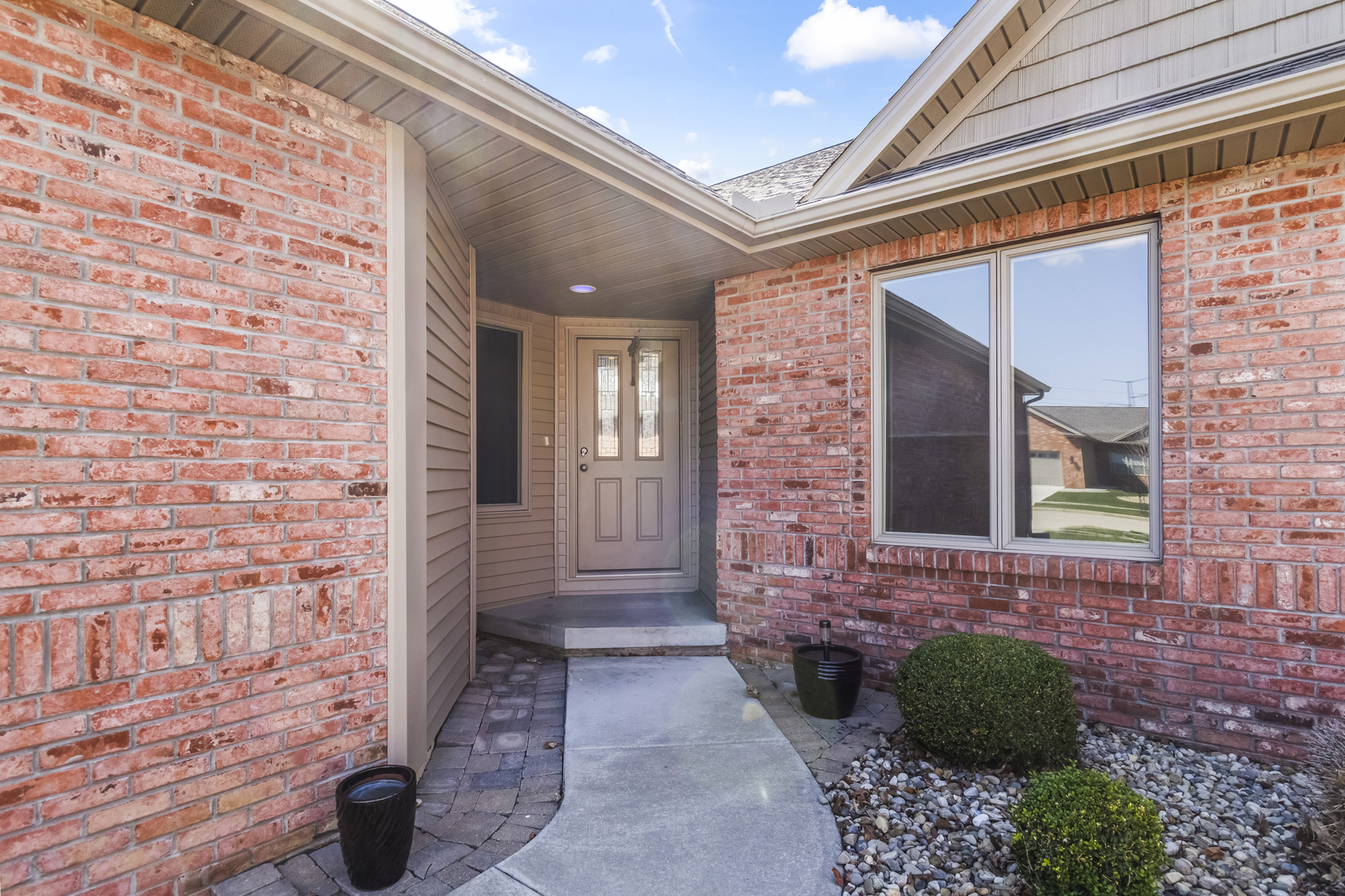 1915 Dunraven Road, Bloomington, IL 61704