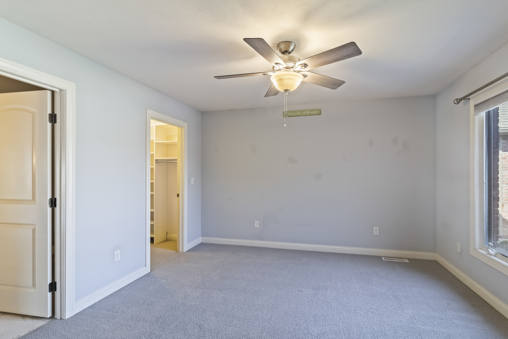 1915 Dunraven Road, Bloomington, IL 61704