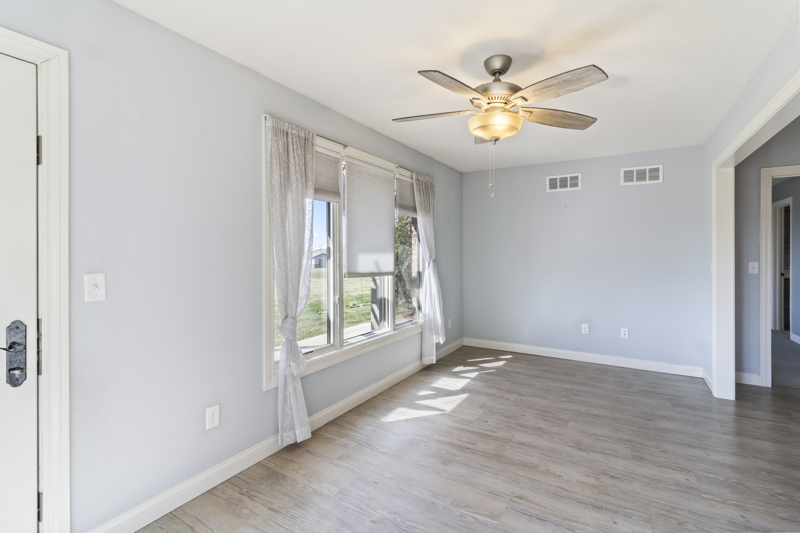 1915 Dunraven Road, Bloomington, IL 61704