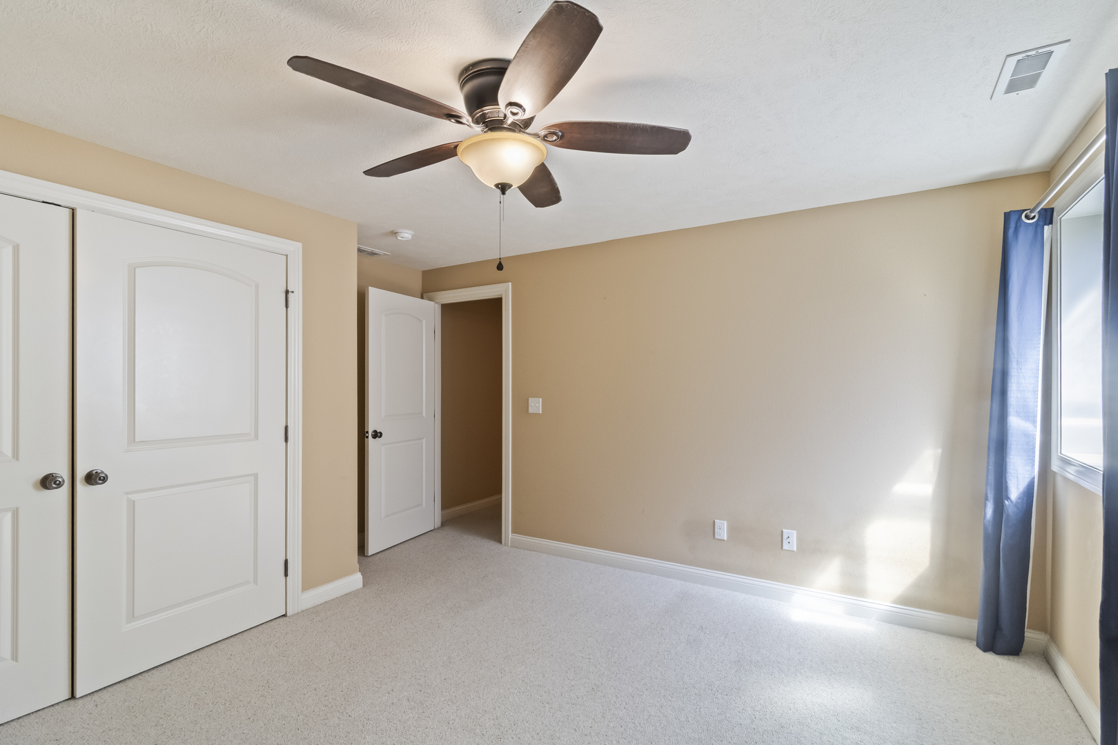 1915 Dunraven Road, Bloomington, IL 61704